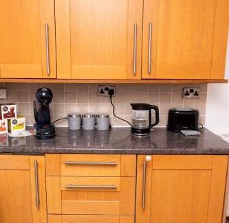 Pendlebury House | 3 Bedroom House Manchester Free Wifi and Parking