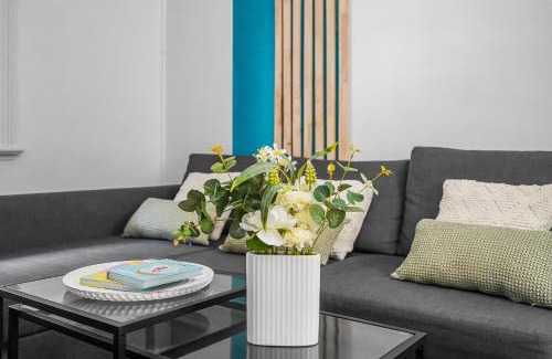 Millers Point Apartment | 3 Bedroom House- Millers Point Good for 8 Guests