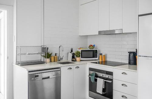 Millers Point Apartment | 3 Bedroom House- Millers Point Good for 8 Guests
