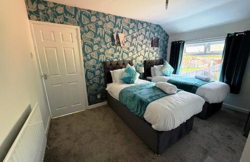 Holbrooks Apartment | 3 Bedroom House Near Arena