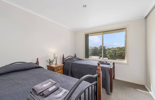 Lakewood House | 3 BEDROOM HOUSE NEAR LAKE