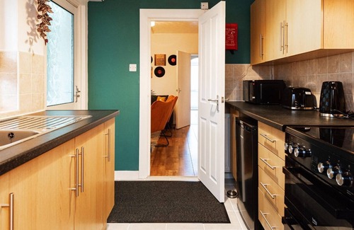 Wrexham House | 3 bedroom House Next to Wrexham FC Racecourse Stadium