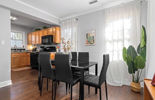 Sylvan Hills House | 3-bedroom house, Pet Friendly, 10 Minutes to EVERYTHING!