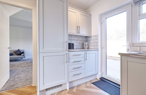 Writtle House | 3 Bedroom House, Sleeps 6, Private Parking, Wifi