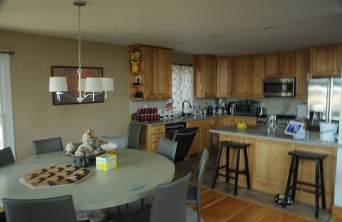 Fort Howard House | 3 Bedroom house. The BayHouse on The water. Movie theater Dock, Rafts, Fishin