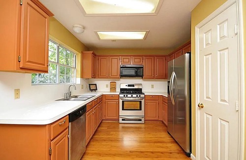 The Woodlands House | 3 Bedroom house - The Woodlands - 30+ Days Only- Walk to Bear Branch from yard!
