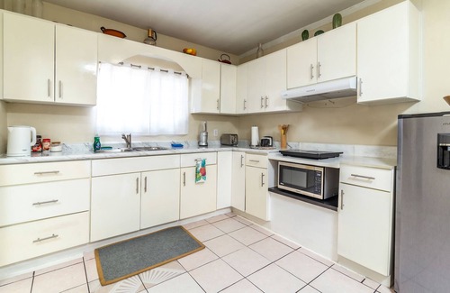 Tijuana House | 3 bedroom house w/parking in a central location!