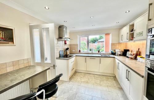 Nettleham House | 3 bedroom house with ample parking and garden