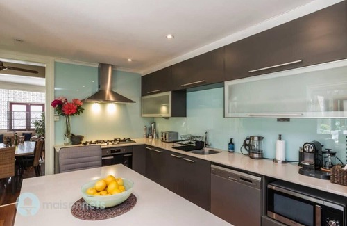 Balmain House | 3 Bedroom House With Large Courtyard & City Views