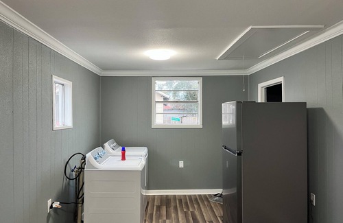 Sunshine House | 3-bedroom house with AC, WiFi in Plaquemine/CONTRACTOR FRIENDLY
