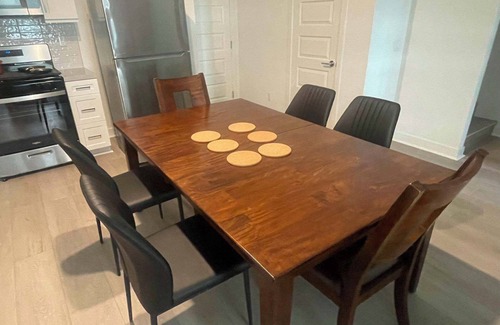 Ontario House | 3-bedroom house with WiFi and AC in Ontario