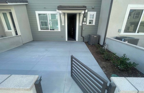 Ontario House | 3-bedroom house with WiFi and AC in Ontario