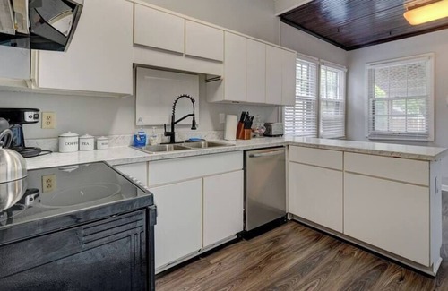 Central Gardens House | 3 bedroom in heart of Midtown/Medical District