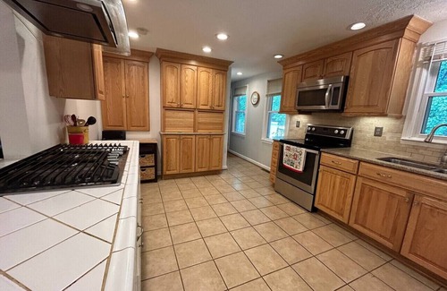 Oak Ridge House | 3 Bedroom in Oak Ridge. Close to High Point, Greensboro, or Winston-Salem