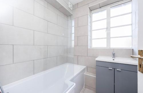Camberwell Apartment | 3 Bedroom King's College Denmark Hill Flat