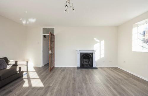 Camberwell Apartment | 3 Bedroom King's College Denmark Hill Flat