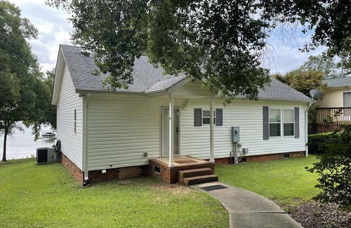 Townville House | 3 bedroom lake house, deck, views, dock