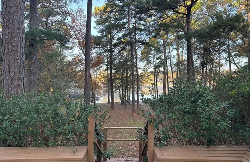 Hattiesburg House | 3-bedroom lakefront house in charming Hattiesburg with AC, WiFi. Enjoy your stay