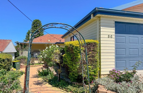 Arcadia Vale House | 3 Bedroom Lakeside Home with stunning 180deg view of Lake Macquarie