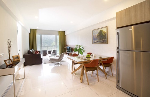 Hulu Kinta Apartment | 3 Bedroom Lakeview Executive Suite #10