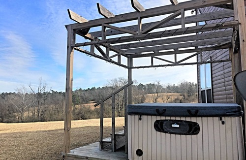 Hatfield Cabin | 3 Bedroom located on 450 acres w/hot tub, private UTV Trails