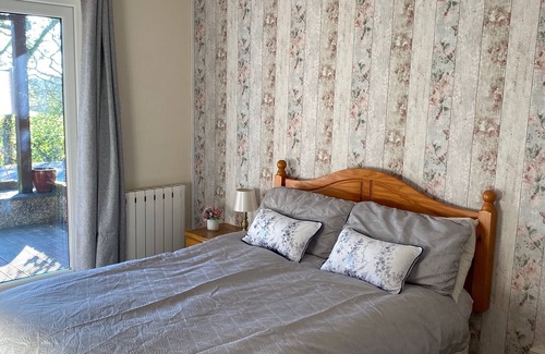 St. Ann's Chapel Cabin | 3 bedroom lodge on holiday park, sleeps 6 with hot tub