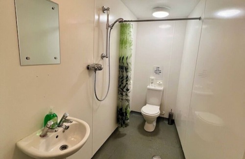 Exmouth Cabin | 3 Bedroom lodge style accommodation, Sleeps 14 with a large kitchen/dinner