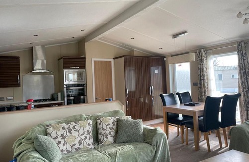 Porthcawl House | 3 Bedroom Lodge - Willows 24, Trecco Bay