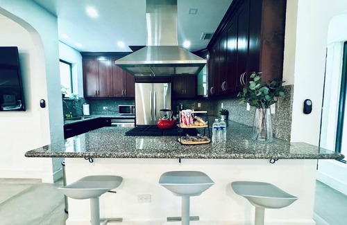 Biscayne Park Villa | 3-bedroom Lovely and Modern Miami Pool Home near to beach.