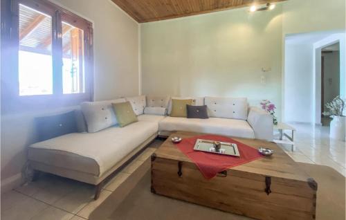 Karlovassi House | 3 Bedroom Lovely Home In Samos
