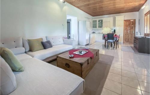 Karlovassi House | 3 Bedroom Lovely Home In Samos