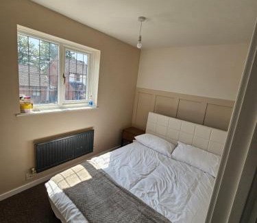 Stonnall Bed & Breakfast | 3 bedroom luxury house - Quiet & Central with free parking