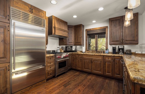 Whitefish House | 3 bedroom luxury townhome in downtown Whitefish! A block to all downtown shops and restaurants