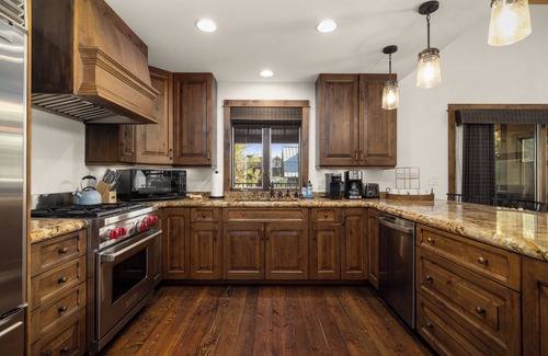 Whitefish House | 3 bedroom luxury townhome in downtown Whitefish! A block to all downtown shops and restaurants
