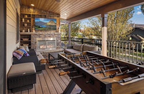 Whitefish House | 3 bedroom luxury townhome in downtown Whitefish! A block to all downtown shops and restaurants