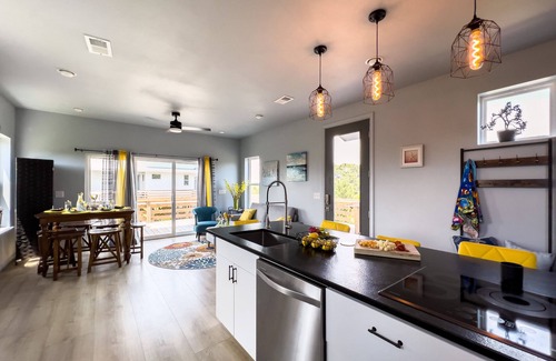 Charleston House | 3 bedroom marsh & sunset views. NON SMOKING home 5 minutes from Folly Beach.