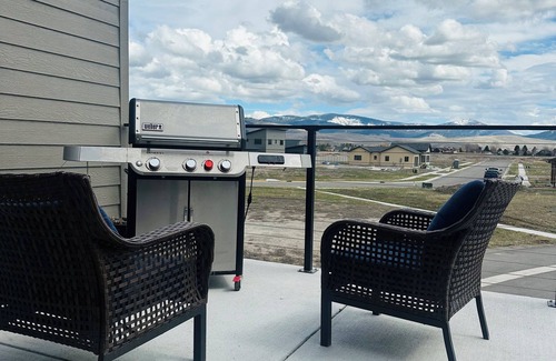 Missoula House | 3-bedroom Missoula Townhome with incredible Mountain Views