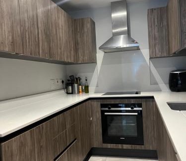 Cleveland Apartment | 3 Bedroom, Modern Flat In London