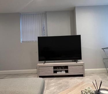 Cleveland Apartment | 3 Bedroom, Modern Flat In London
