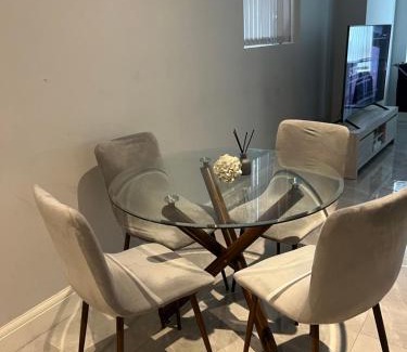 Cleveland Apartment | 3 Bedroom, Modern Flat In London
