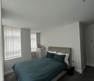 Cleveland Apartment | 3 Bedroom, Modern Flat In London
