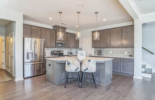 Fairburn House | 3-bedroom Modern Townhome just outside Atlanta