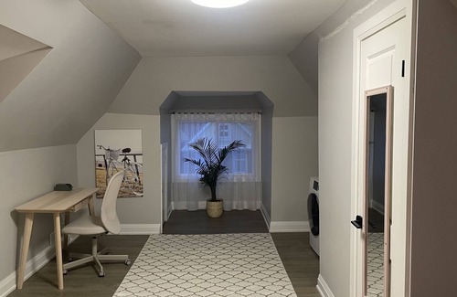 Hamilton House | 3- Bedroom near Tim Hortons Field, Hamilton