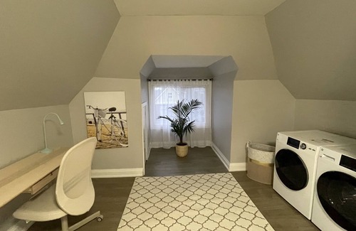 Hamilton House | 3- Bedroom near Tim Hortons Field, Hamilton