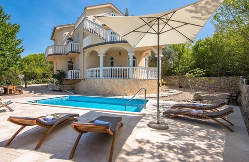 Barusici House | 3 bedroom nice home in Barusici