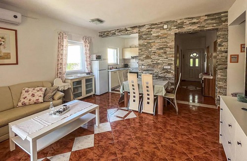 Sveti Anton House | 3 bedroom nice home in Malinska