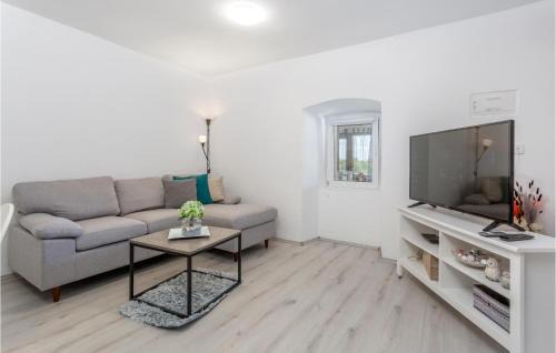 Kras House | 3 Bedroom Nice Home In Kras