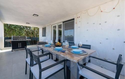 Peruski House | 3 Bedroom Nice Home In Peruski