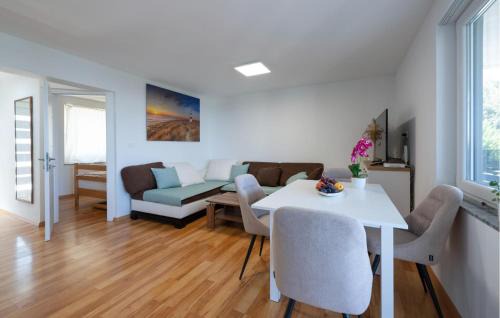Peruski House | 3 Bedroom Nice Home In Peruski