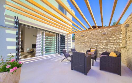 Risika House | 3 Bedroom Nice Home In Risika